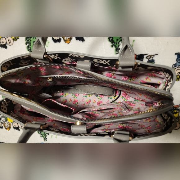 Betsey Johnson Gray Skull Embossed Handbag - Picture 3 of 3